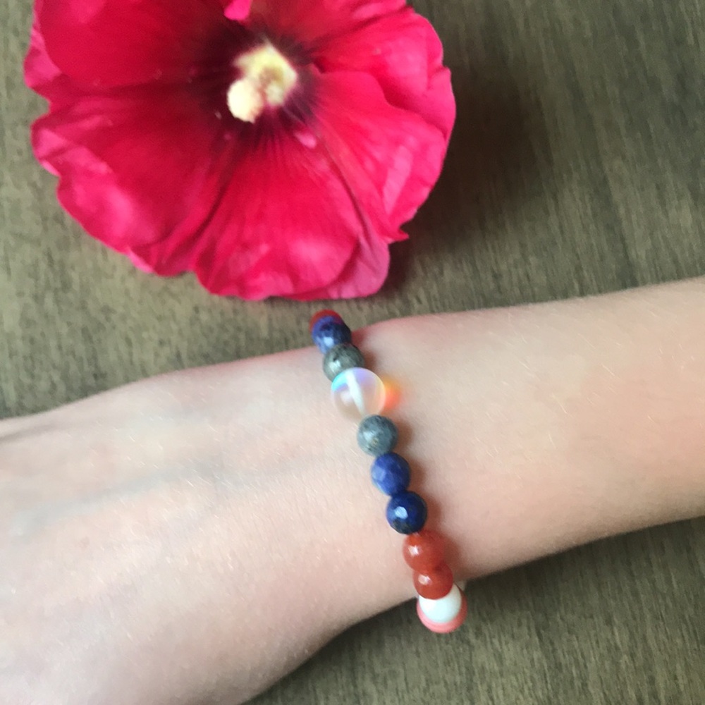Handmade girls beaded stretch bracelet - Picture 2 of 5